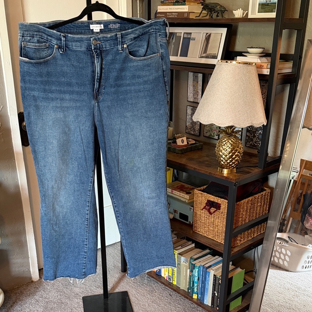 Good American - Always Fits Good Legs Cropped Mini Boot Jeans